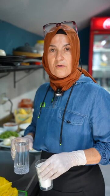 Karadeniz’in geleneksel tatlısı Pepeçura, Marin Balık’ta en doğal haliyle hazırlanıyor! 🍇

Pepeçura, şeker ilavesiz hazırlandığında hem daha sağlıklı bir seçenek oluyor hem de şeker tüketimini azaltmak isteyen misafirlerimiz için ideal bir lezzet sunuyor.

Doğallığını üzümün kendi aroması ve tadından alan Pepeçura, hem ferahlatıcı hem de damakta iz bırakan bir tatlı deneyimi yaşatıyor. 💜

📍 Marin Balık – Marinoport AVM / Gülyalı

#Pepeçura #MarinBalık #ReklamDeğil