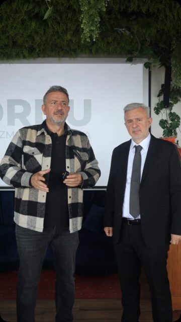 ORDU TURİZM VE KALKINMA DERNEĞİ KURULDU

Ordu’nun turizm potansiyelini geliştirmek ve kentin ekonomik ve sosyal kalkınmasına katkı sağlamak amacıyla kurulan Ordu Turizm ve Kalkınma Derneği (ORTURDER), düzenlediği basın toplantısıyla hedeflerini ve çalışmalarını kamuoyuyla paylaştı.

Derneğin Yönetim Kurulu Başkanı Cem Şenocak, Başkan Vekili ise Güray Aksoy oldu. Yönetim kurulunda Volkan Aydın, Derya Yeliz Çalış, Nuri Özmen, Aslı Poyraz, Özgür Aydın, Ersin Kalender ve Emre Yılmaz yer aldı.

Brunch eşliğinde gerçekleştirilen toplantıda Başkan Cem Şenocak ve Başkan Vekili Güray Aksoy, derneğin kuruluş amacı, hedefleri ve önümüzdeki dönemde hayata geçirmeyi planladıkları çalışmalar hakkında açıklamalarda bulundu.

Ordu’nun turizm potansiyelinin daha etkin değerlendirilmesi, kentin tanıtımının güçlendirilmesi ve ekonomik kalkınmasına katkı sağlanması konularının ele alındığı toplantı, basın mensuplarıyla yapılan görüş alışverişinin ardından sona erdi.