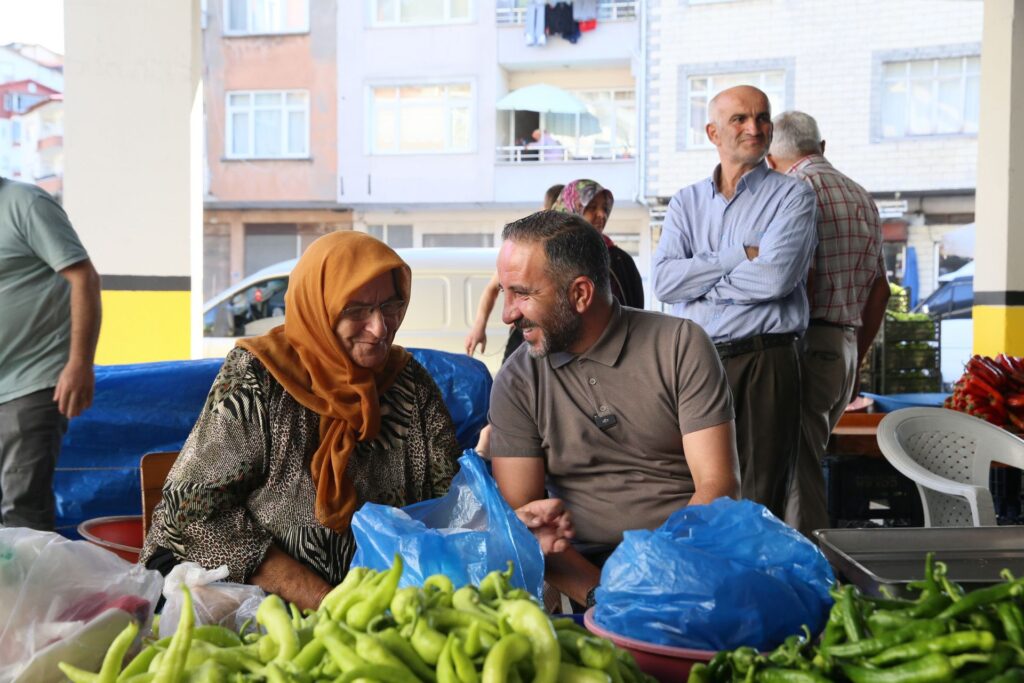 PAZAR ESNAFINI ZİYARET ETTİ