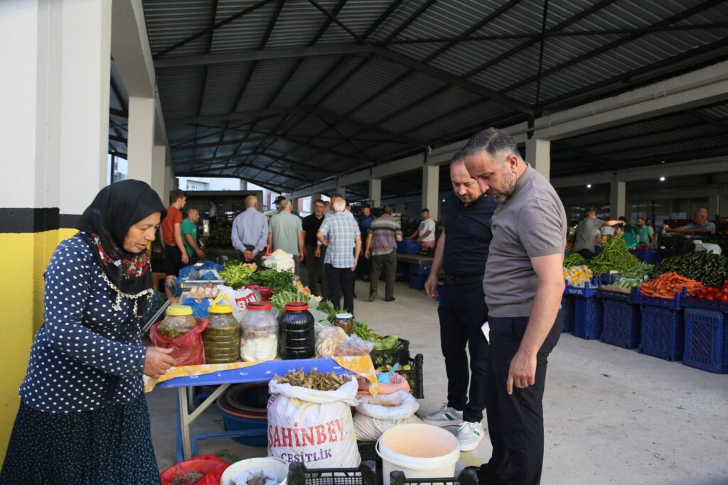 PAZAR ESNAFINI ZİYARET ETTİ