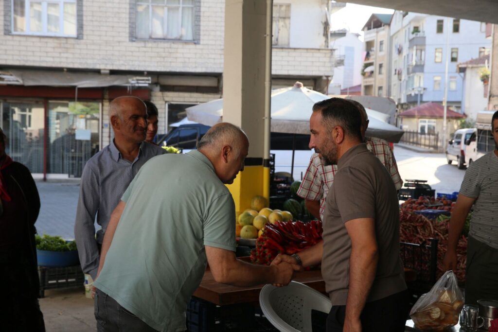 PAZAR ESNAFINI ZİYARET ETTİ