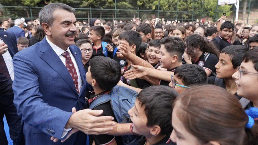 ZORUNLU EĞİTİM SÜRESİ KISALIYOR MU?