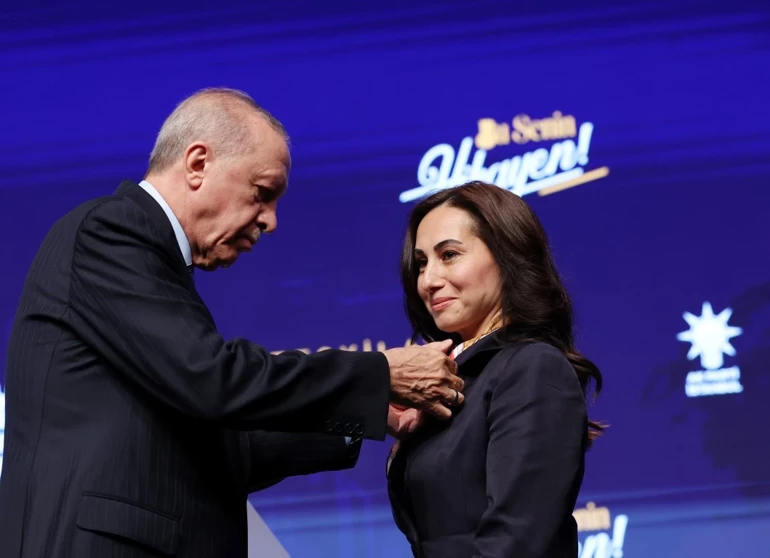 BEYKOZ BELEDİYE BAŞKAN VEKİLİ ÖZLEM VURAL GÜRZEL AK PARTİ'YE KATILDI